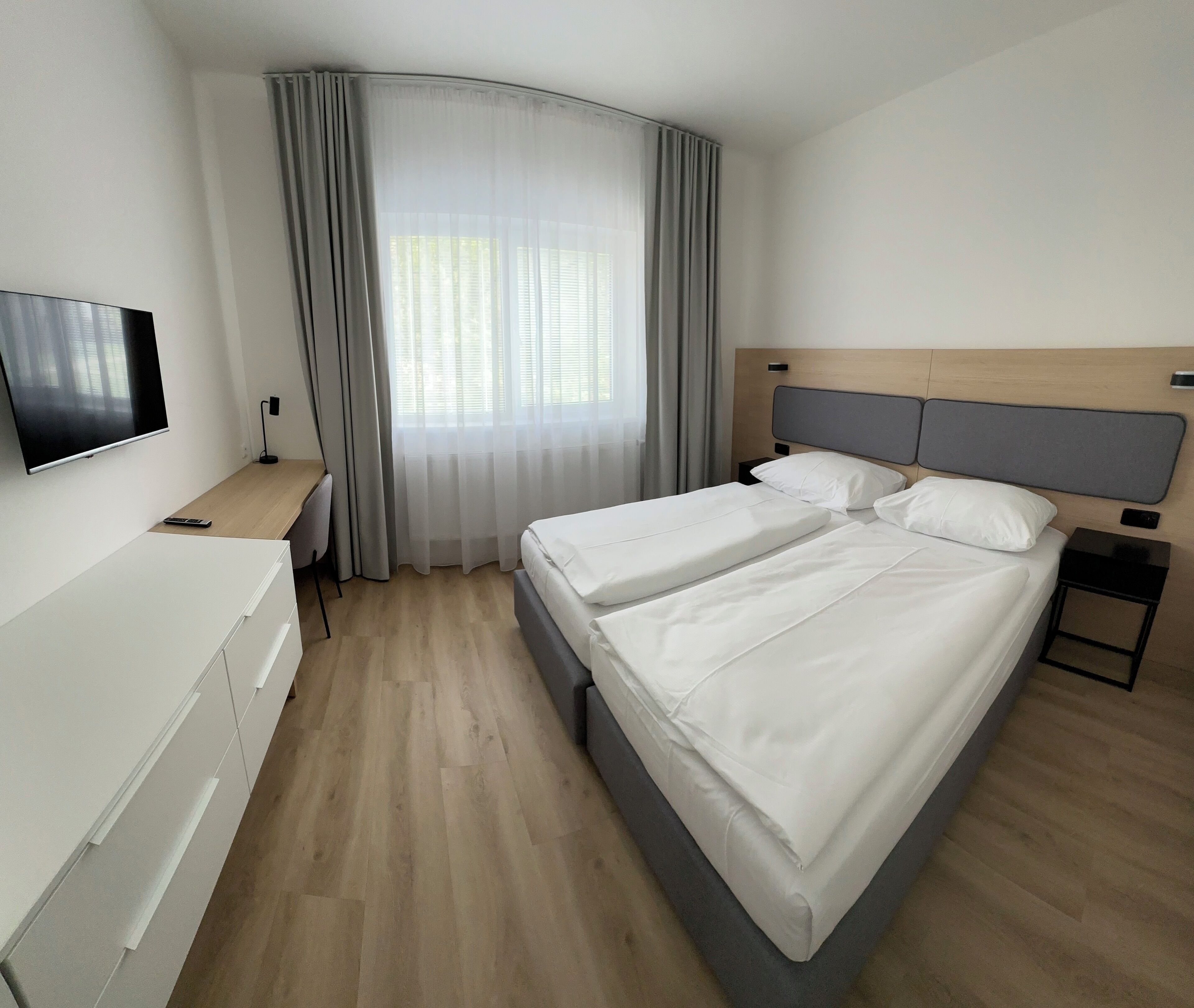 Superior appartement, 2 slaapkamers | Een minibar, een kluis op de kamer, een bureau, gratis wifi