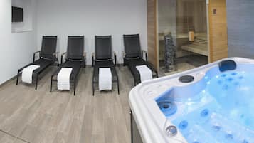 Een sauna, een bubbelbad