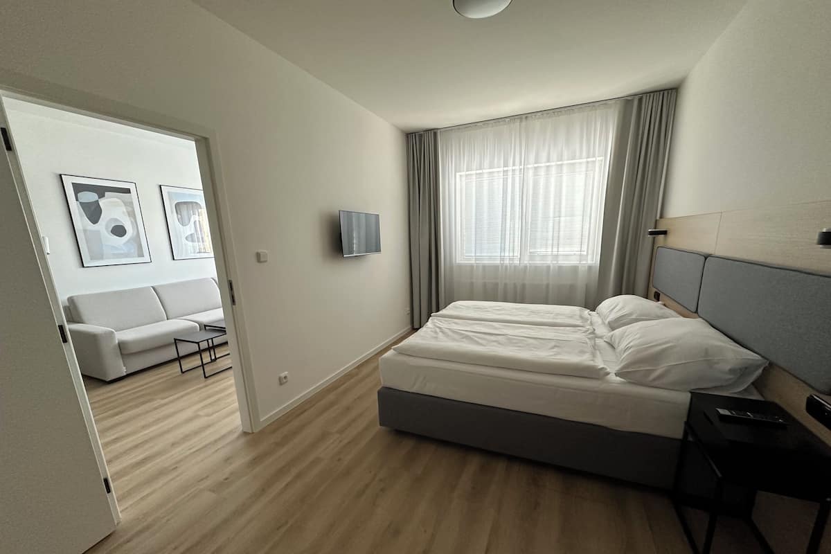 Exclusief appartement | Een minibar, een kluis op de kamer, een bureau, gratis wifi