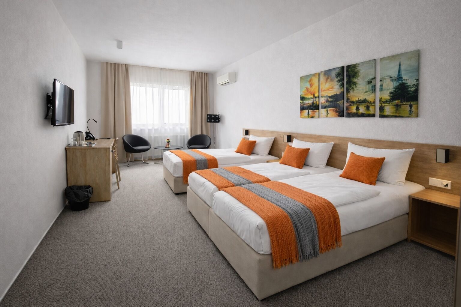 Triple Room | Minibar, in-room safe, desk, free WiFi