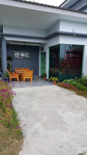 Family Room | Iron/ironing board, free WiFi - Ntalia Inn (Langkawi)