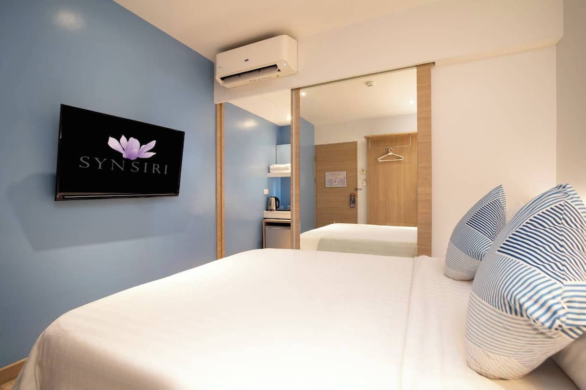 Deluxe Room | Blackout drapes, free WiFi, bed sheets