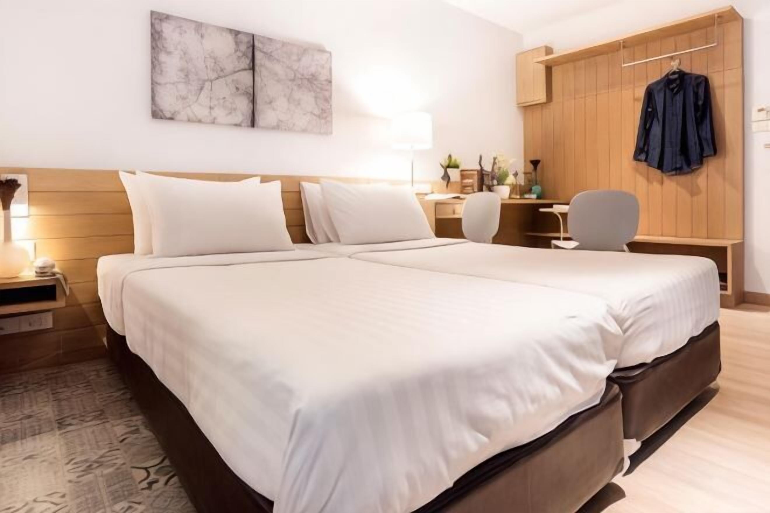 Blackout drapes, free WiFi, bed sheets