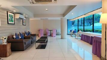 로비 좌석 공간