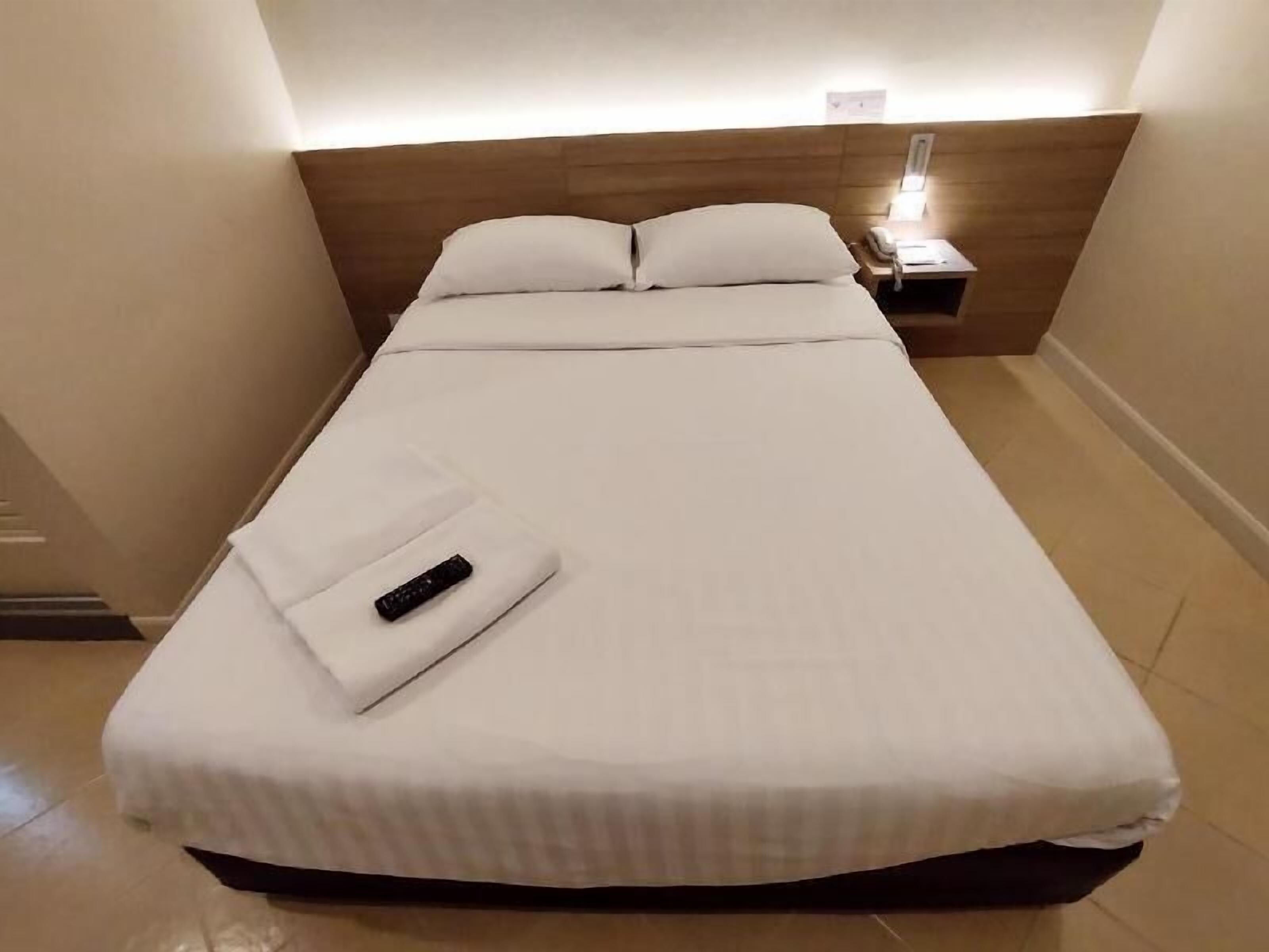 Blackout drapes, free WiFi, bed sheets