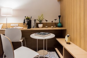 Deluxe Twin Room | Blackout drapes, free WiFi, bed sheets