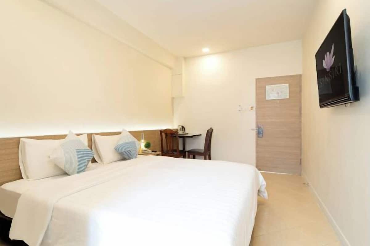 Blackout curtains, free WiFi, bed sheets