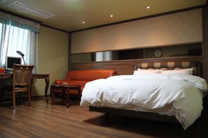 Bureau, rideaux occultants, fer et planche à repasser, Wi-Fi gratuit