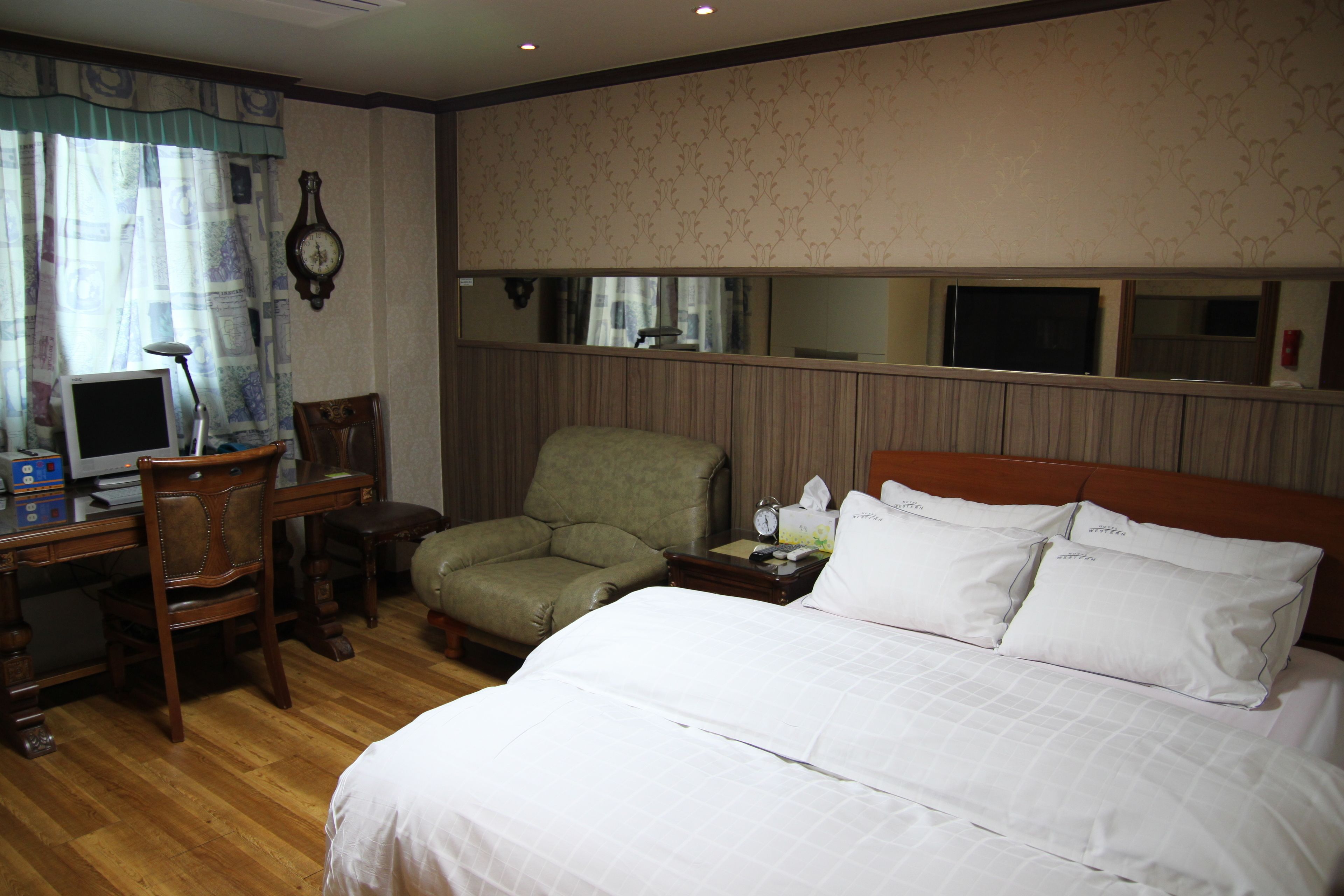 standard double room | desk, blackout curtains, iron/ironing board, free wifi