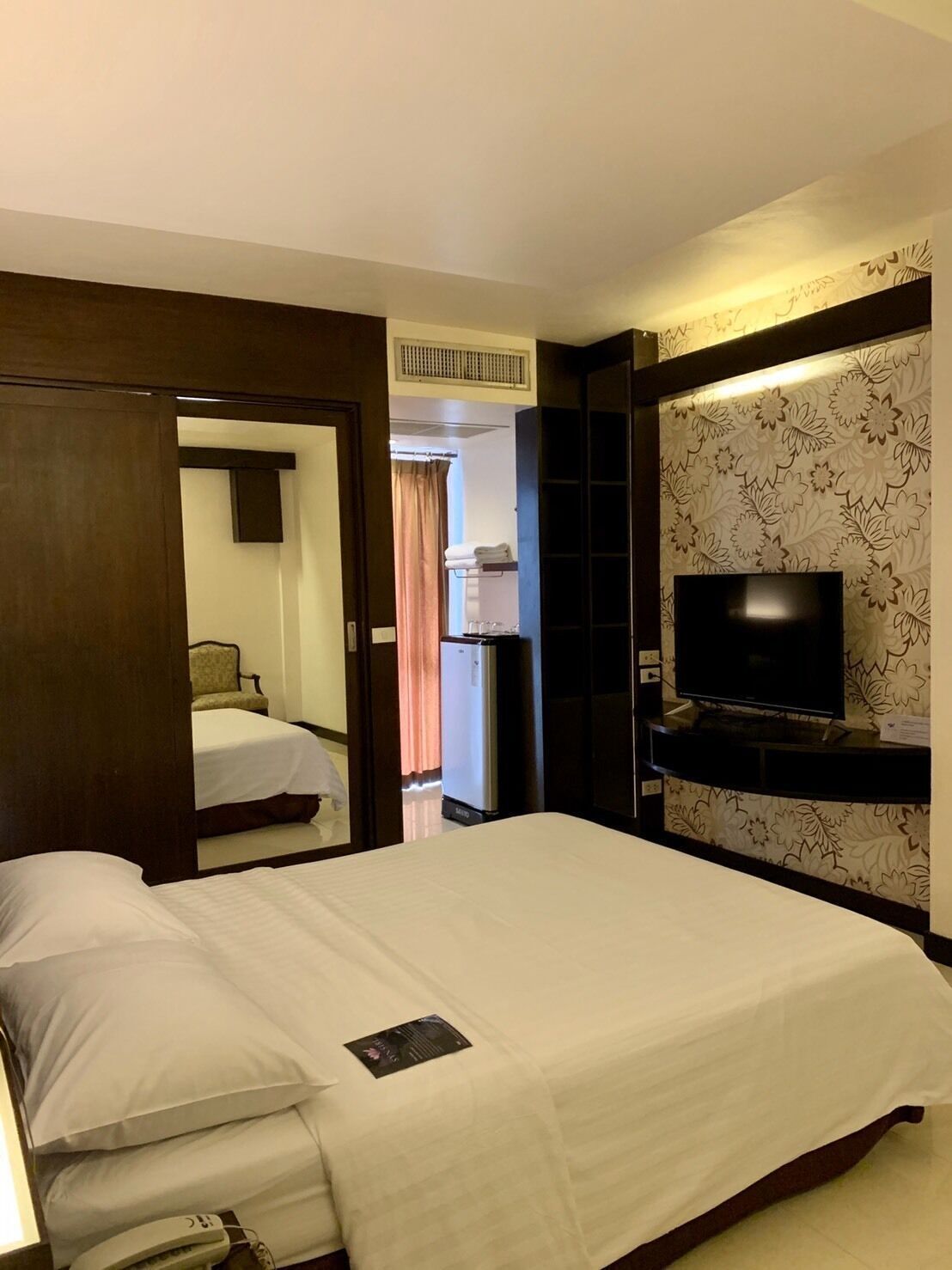 Blackout curtains, free WiFi, bed sheets