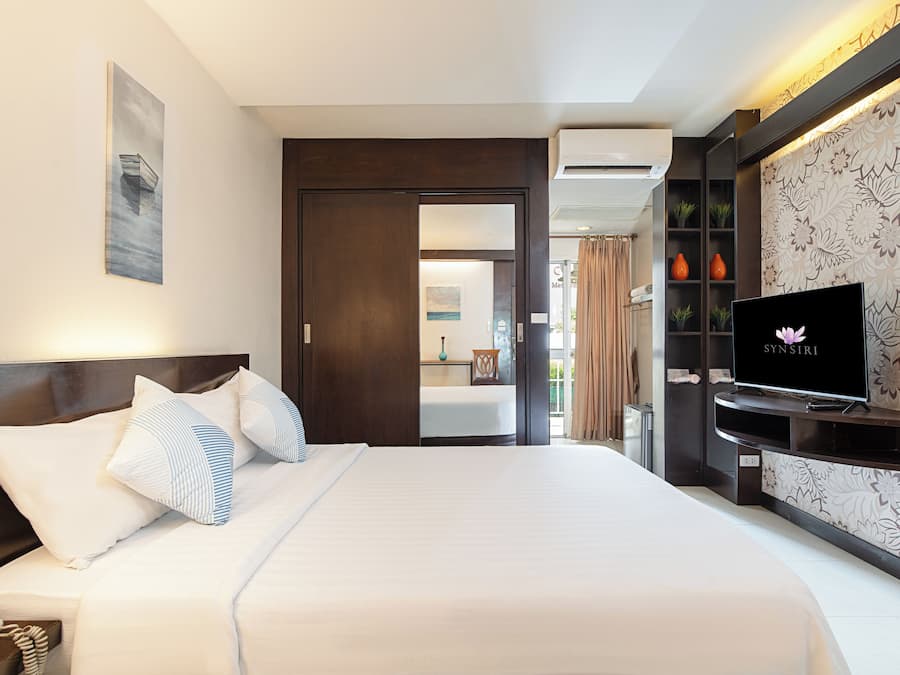 Deluxe Room | Blackout drapes, free WiFi, bed sheets