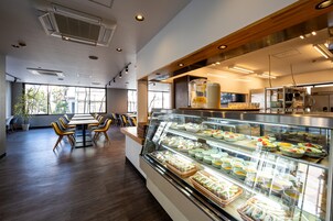 Desayuno buffet diario (JPY 1300 por persona)