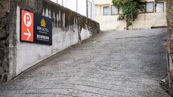Self-parking (surcharge)