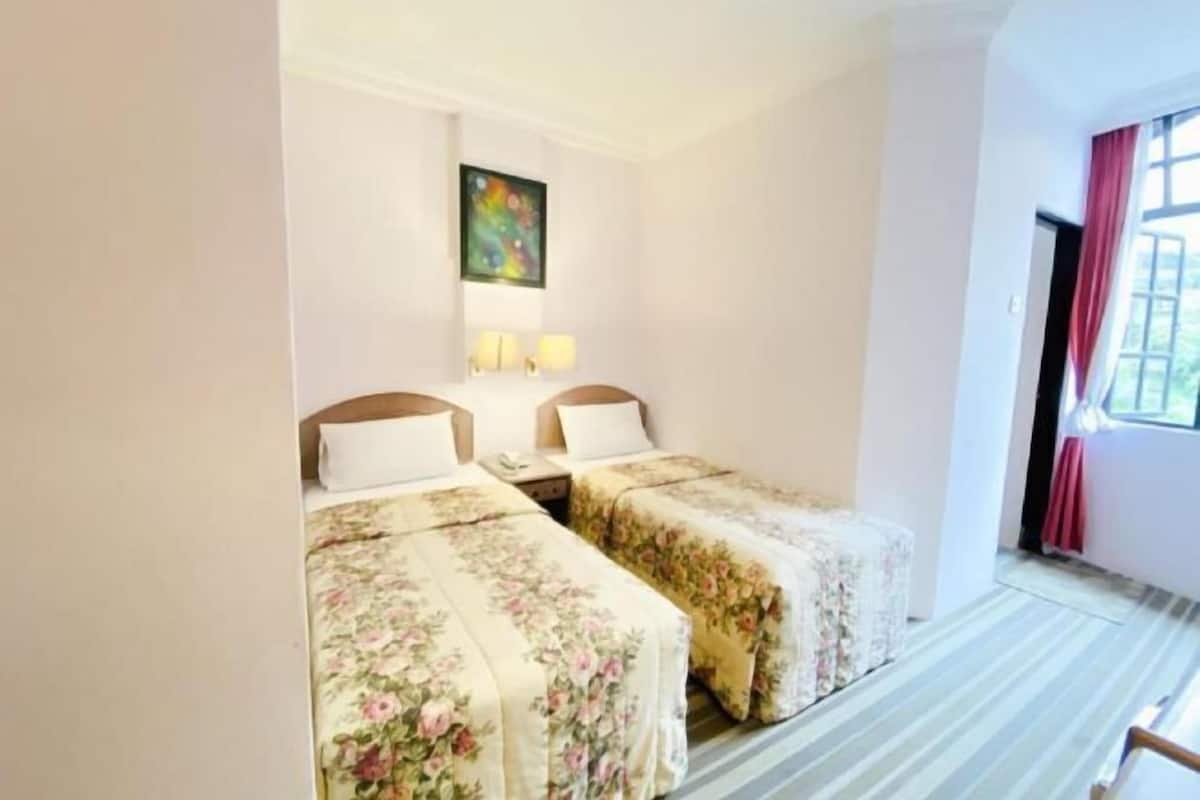 In-room safe, desk, iron/ironing board, free WiFi
