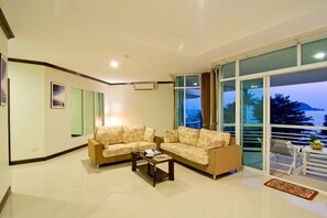 Family Room  / Free Round Trip pick up from Koh Mak Pier ( Must inform the hotel for boat schedule ) | Living room | 21-inch flat-screen TV with cable channels, TV - Makathanee Resort (Ko Mak)