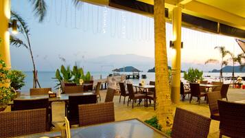 Breakfast, lunch, dinner served; Thai cuisine, beach views