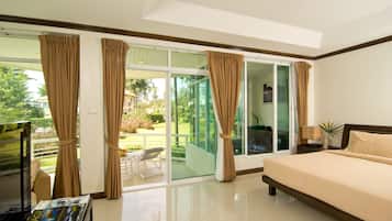 Q-queen seaview/ Free Round Trip pick up from Koh Mak Pier /Must inform the hotel for boat schedule | In-room safe, desk, free WiFi