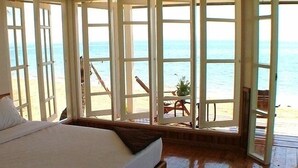 Villa Beach View / Free Round Trip pick up from Koh Mak Pier. Must inform hotel for boat schedule  | Peti besi dalam bilik, meja, Wi-fi percuma 