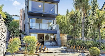 Sullivans Cove Apartments