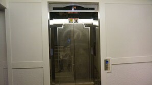 An elevator with a digital display, emergency buttons, and a fire alarm. - Hotel Victoria (Seoul)