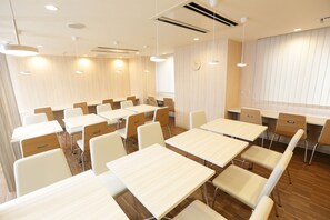 Daily buffet breakfast (JPY 1800 per person) - Hotel Green Mark (Sendai)