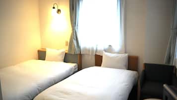 Down comforters, desk, blackout drapes, free WiFi