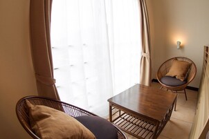 Triple Room | Living area | 20-inch LCD TV with digital channels, TV