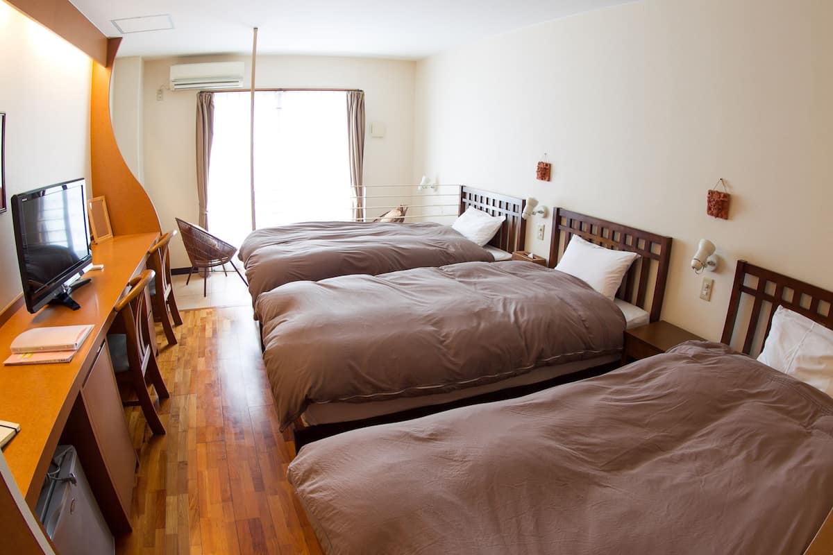 triple room | free wifi, bed sheets