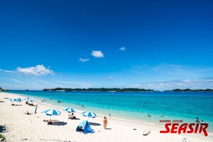 Una playa cerca, buceo, snorkel