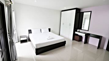 Desk, free WiFi, bed sheets