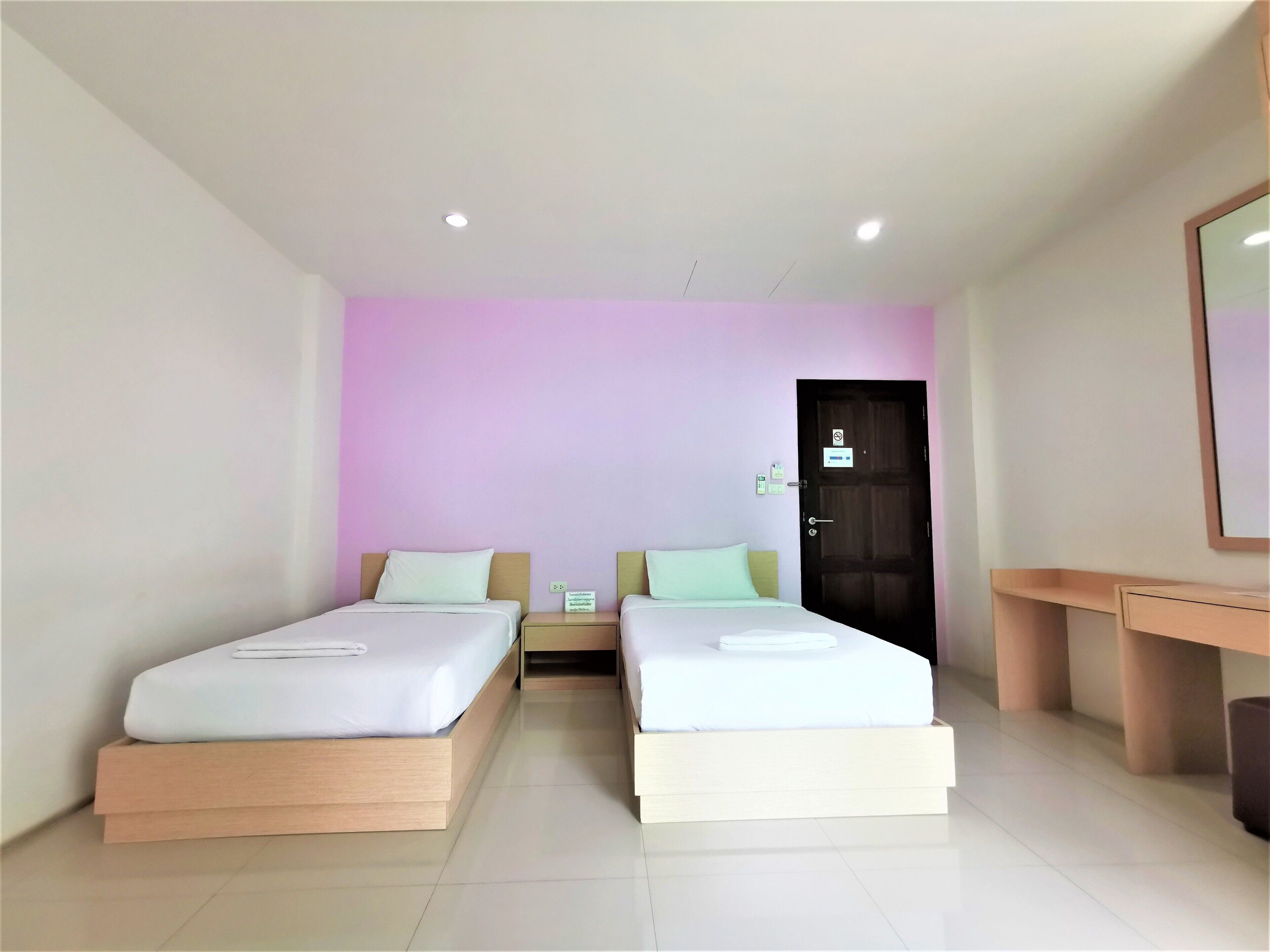 deluxe twin room | 1 bedroom, desk, free wifi, bed sheets