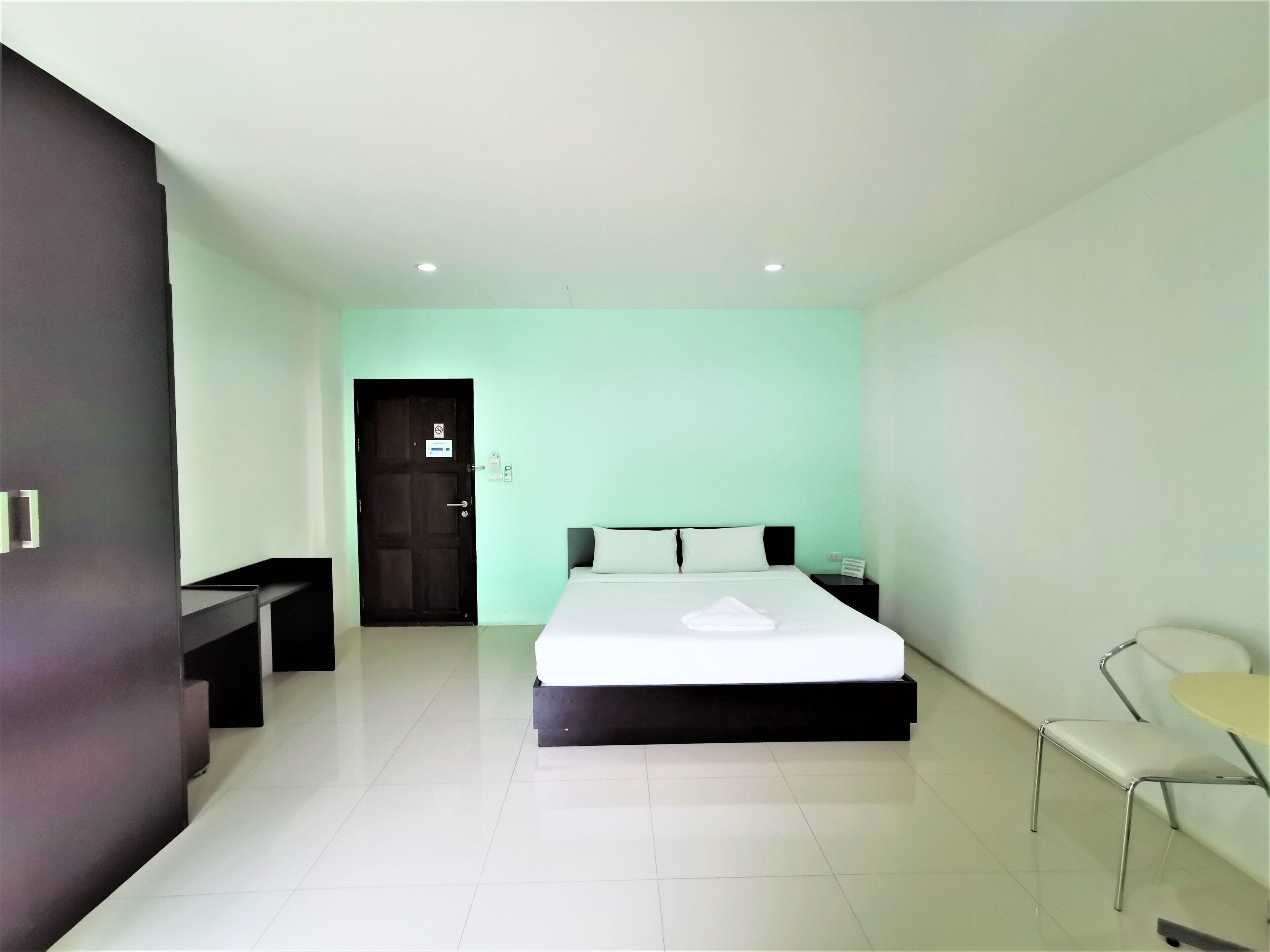 deluxe double room | 1 bedroom, desk, free wifi, bed sheets