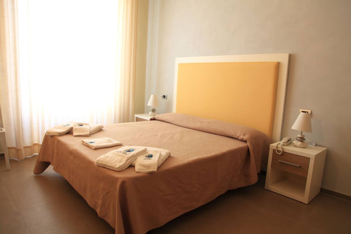 Caja de seguridad en la habitación, cunas, wifi gratis y ropa de cama 