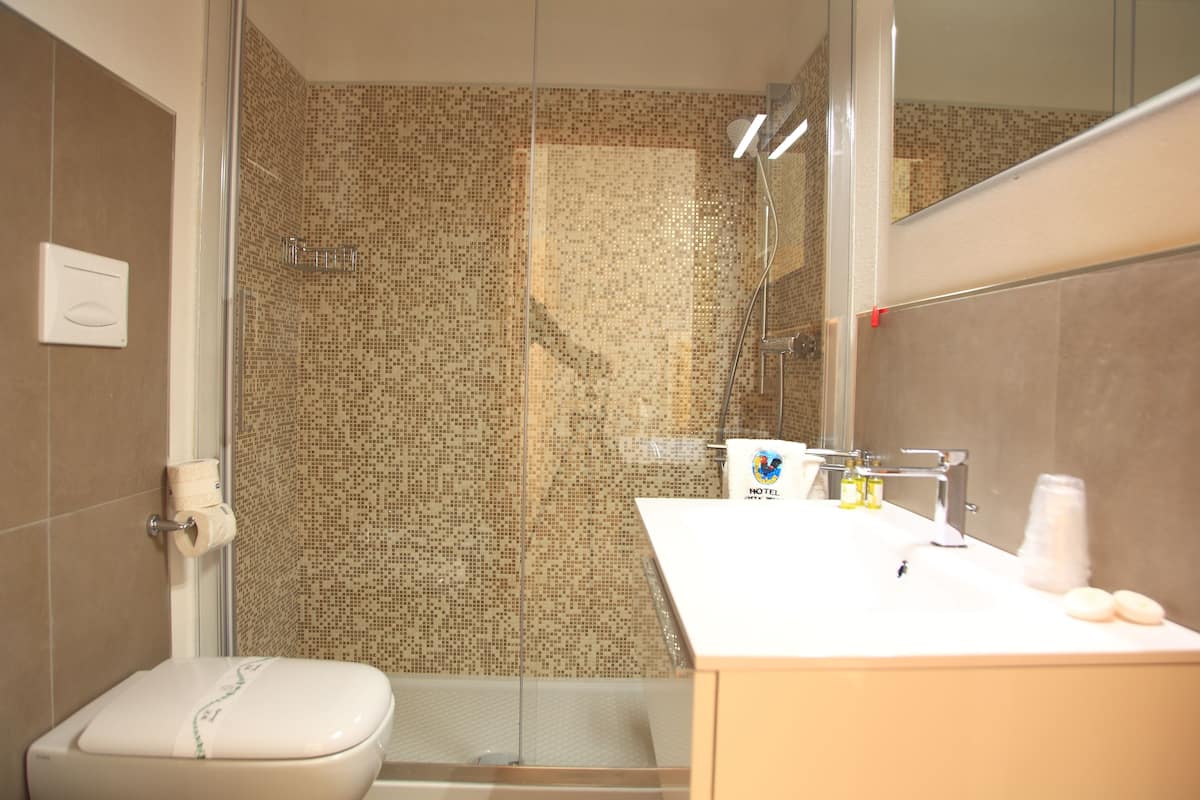 comfort quadruple room | bathroom | shower, designer toiletries, hair dryer, bidet