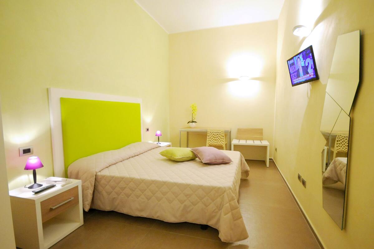 Caja de seguridad en la habitación, cunas, wifi gratis y ropa de cama 