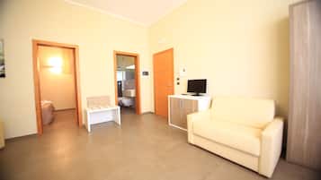 Comfort Suite, 2 Bedrooms, Balcony, City View | Living area