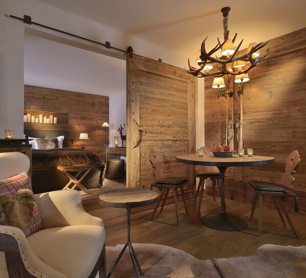 Suite, Balcony, Mountain View (Jagdhof - Westbalkon) | In-room dining