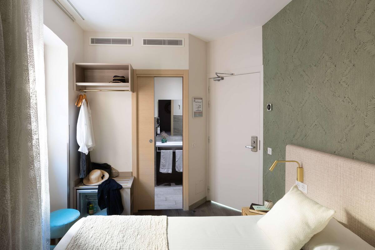 In-room safe, desk, soundproofing, iron/ironing board (on request)