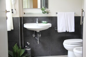 Double or Twin Room | Bathroom