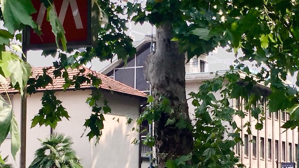 A building with a sign that reads "HOTEL HZ". - Hotel Zara Milano (Milan)