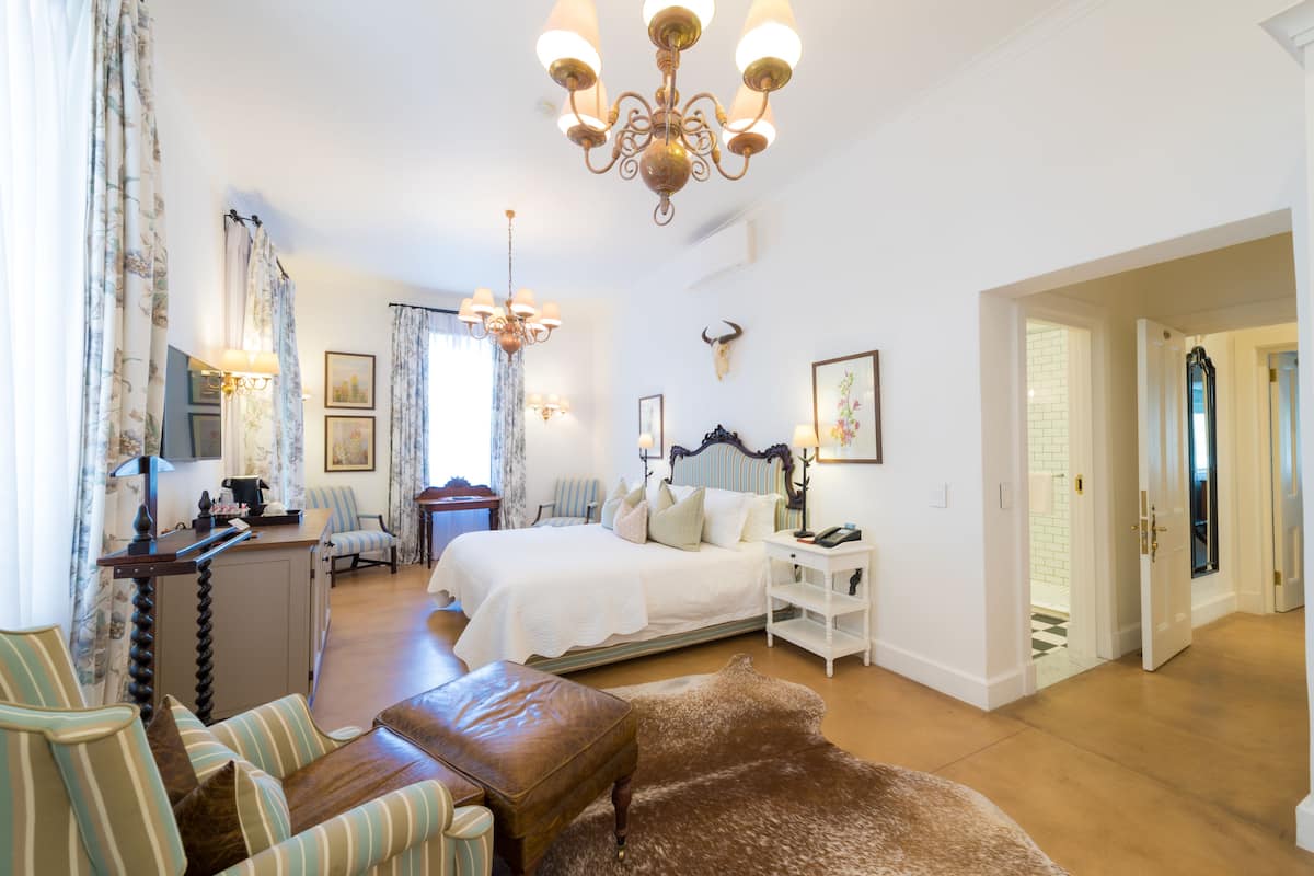 hypo-allergenic bedding, minibar, in-room safe, desk