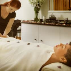 Tratamentos faciais, manicure e pedicure