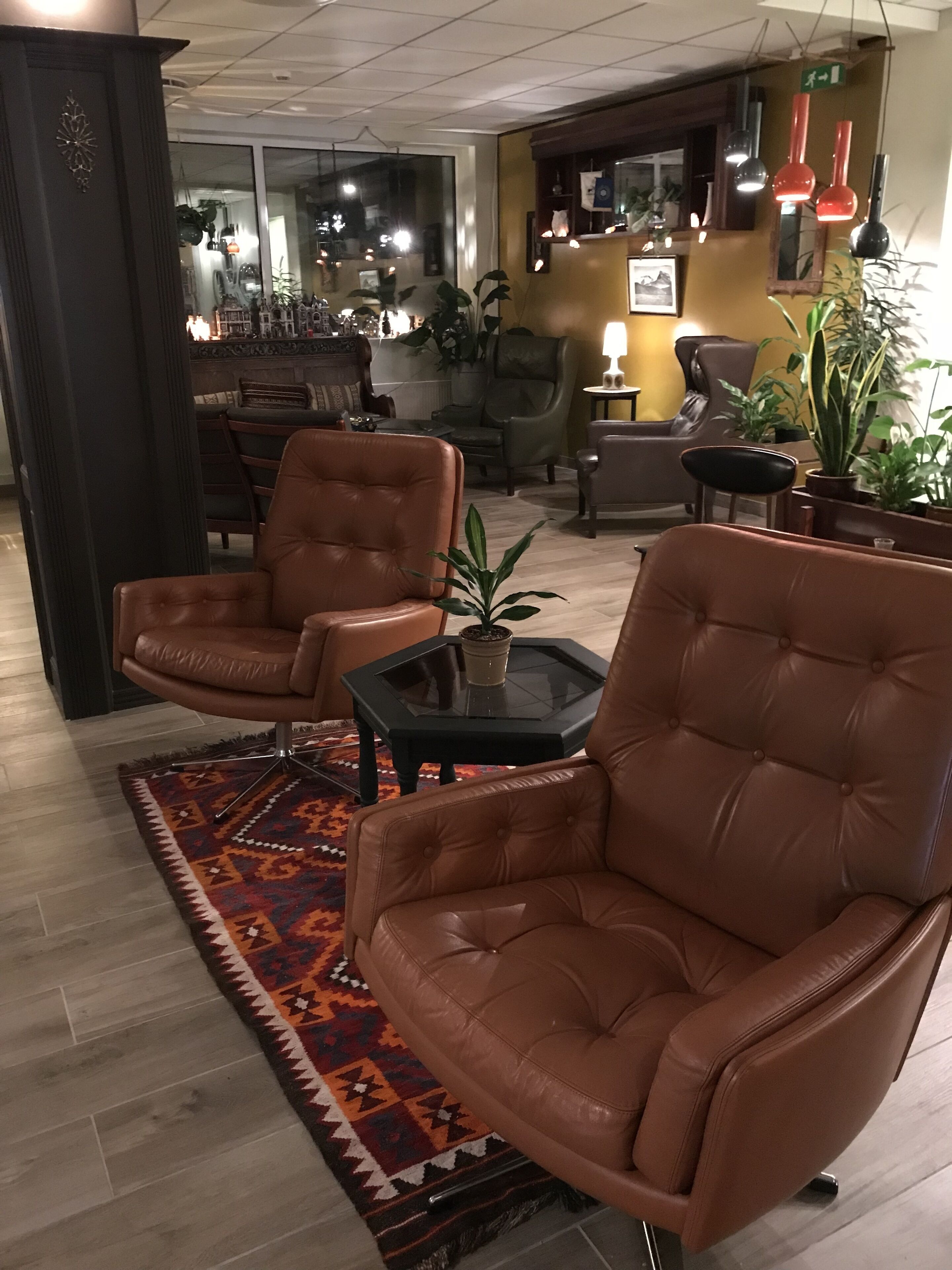 Check-in/check-out kiosk