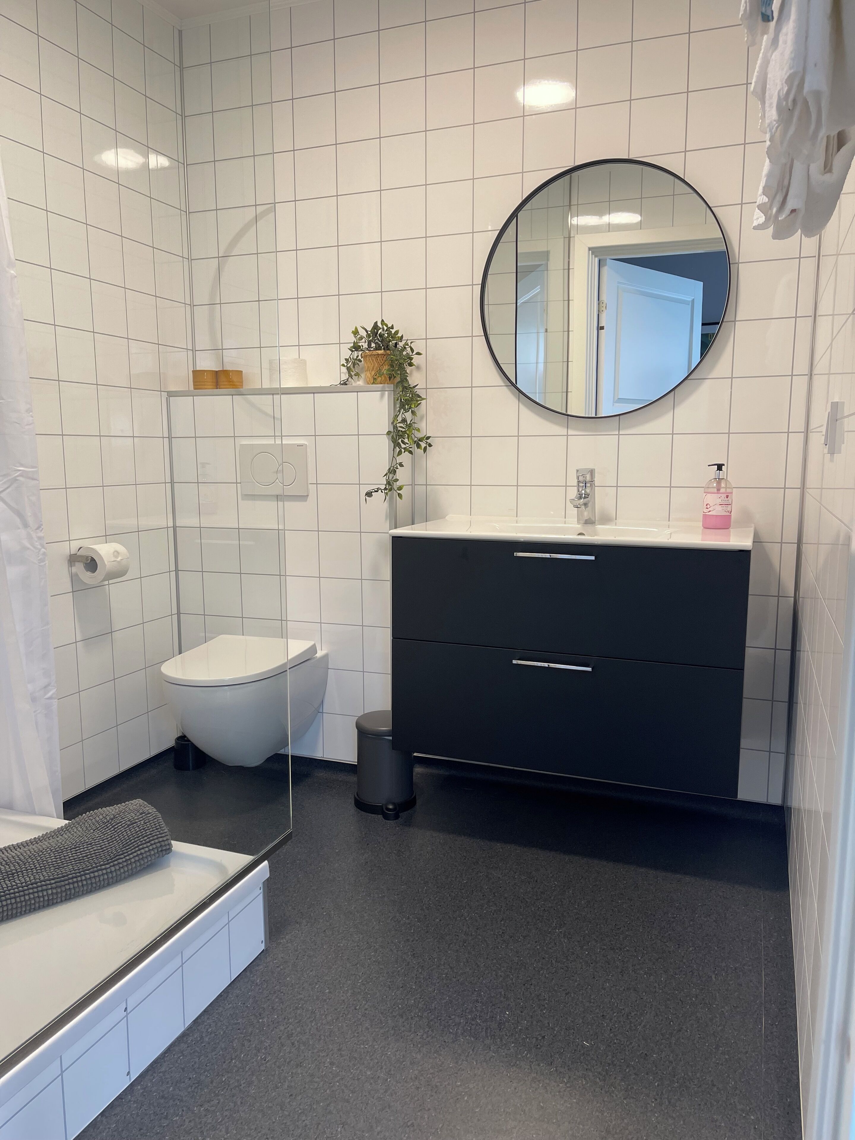 economy double or twin room, courtyard view, annex building | bathroom | shower, hair dryer, towels