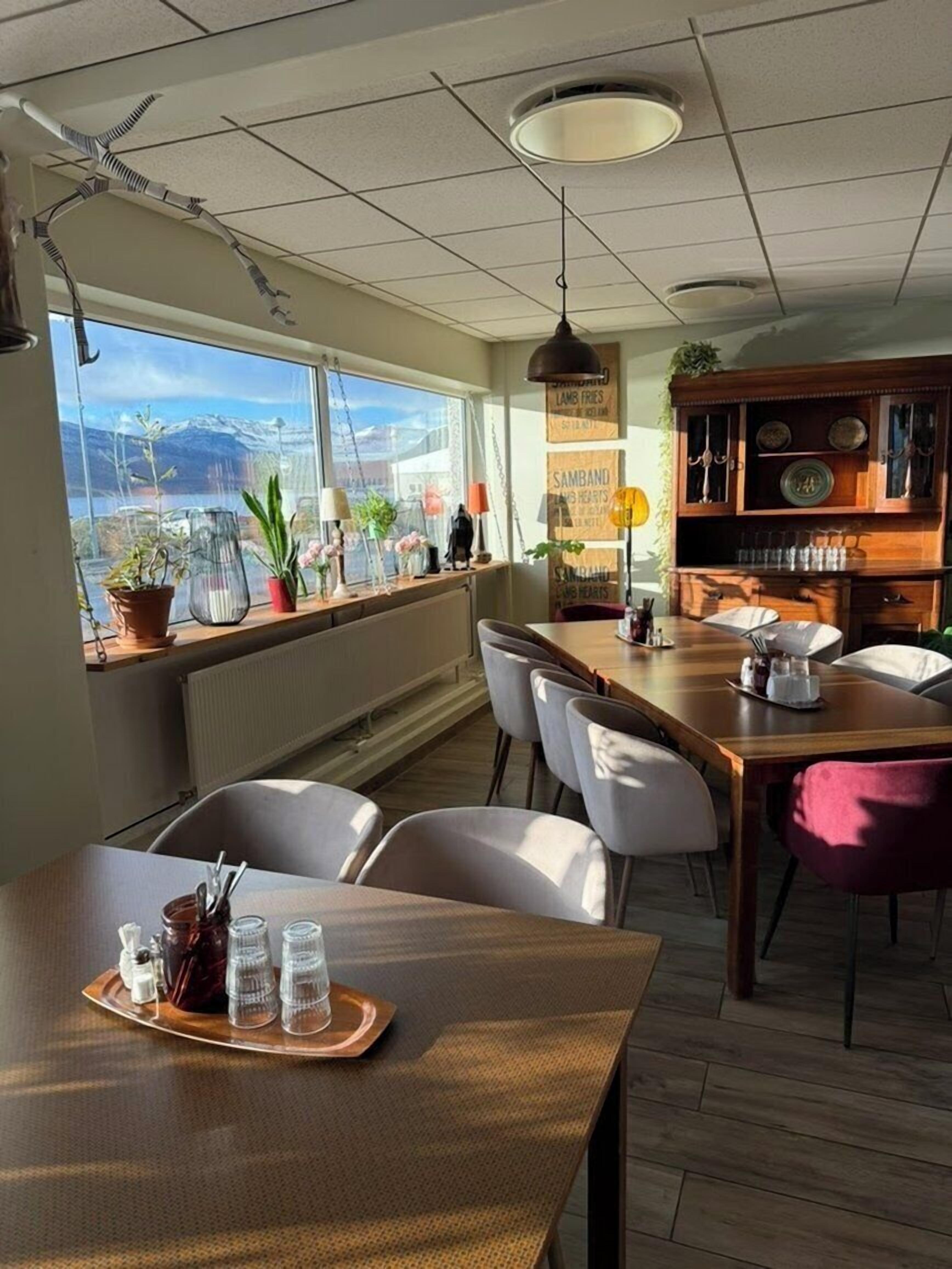 breakfast, lunch, dinner served; local cuisine, sea views