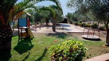 Children’s play area – outdoor