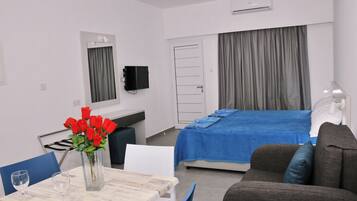 Deluxe Studio, City View | 1 bedroom, soundproofing, iron/ironing board, free WiFi