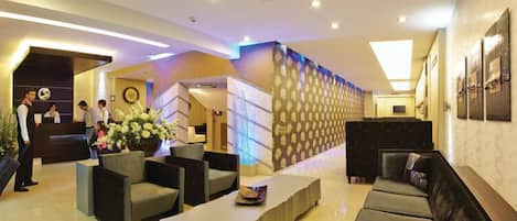 Coin salon dans le hall