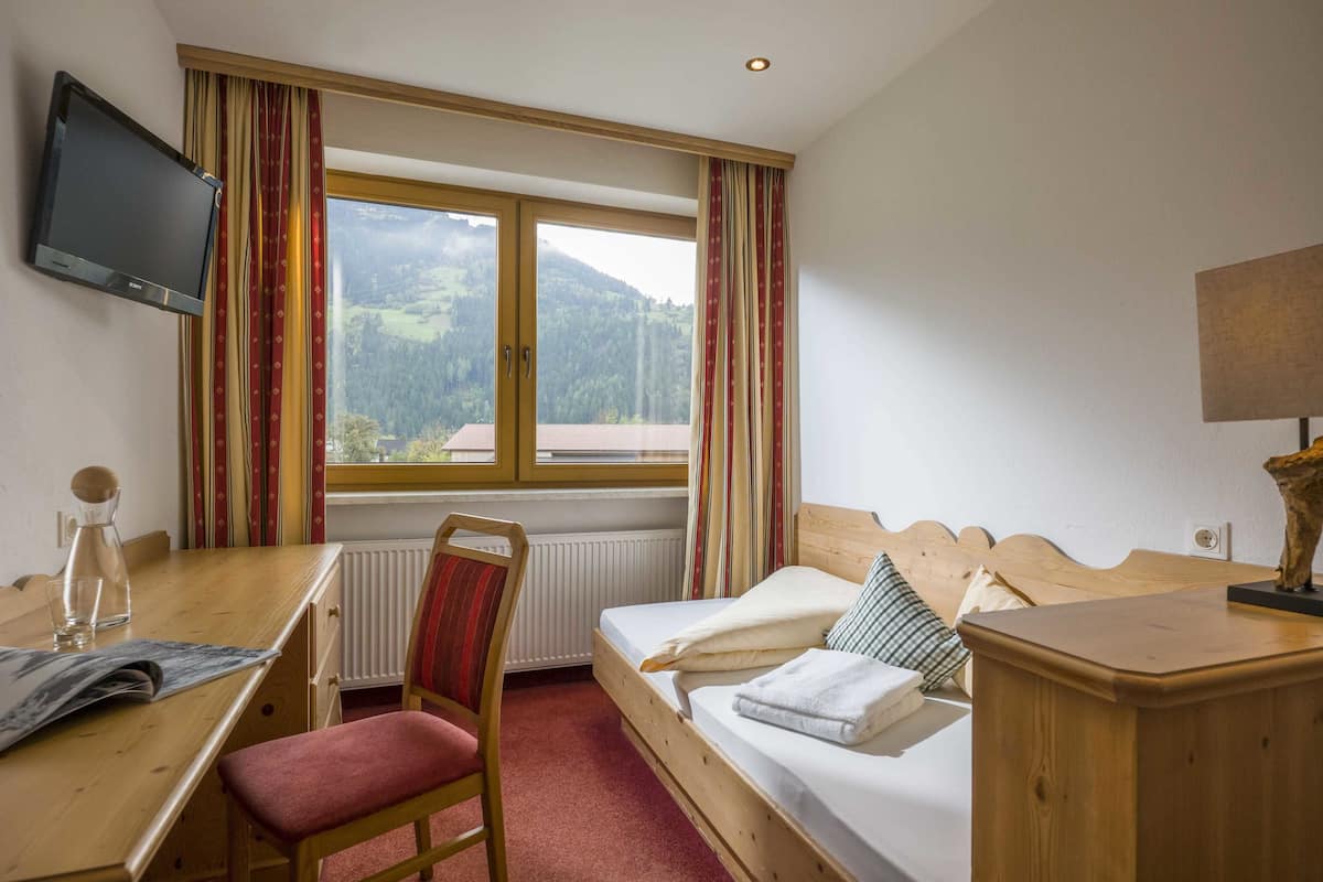 1 bedroom, premium bedding, memory-foam beds, in-room safe