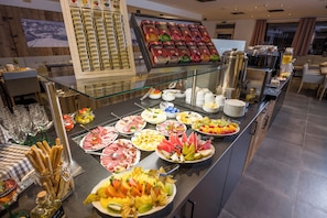 Ilmainen päivittäinen buffetaamiainen
